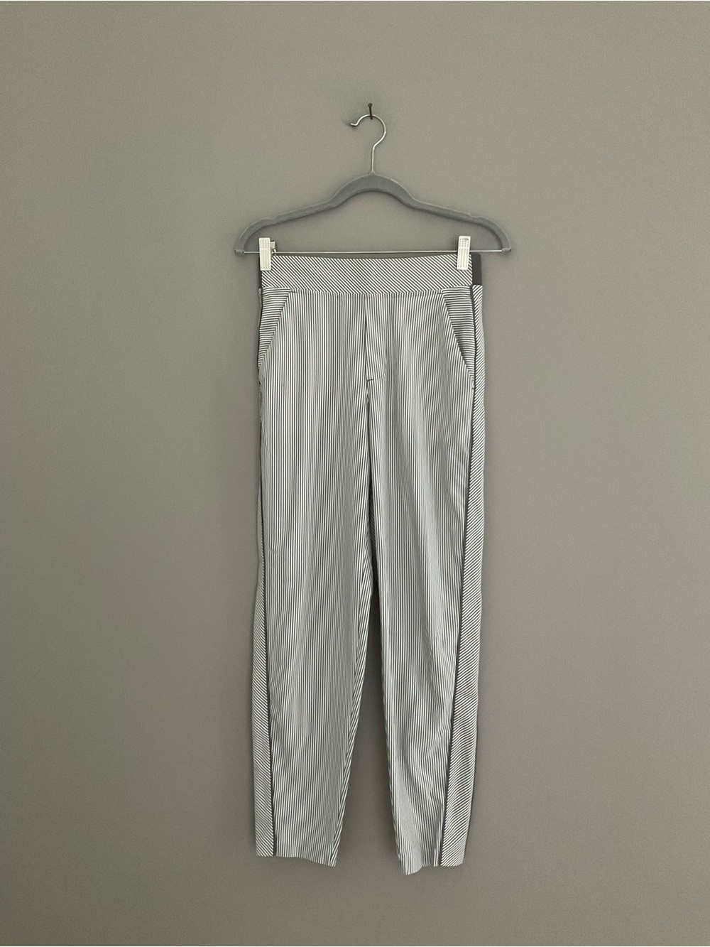 Athleta, Size 0, Gray & White, Striped Pants